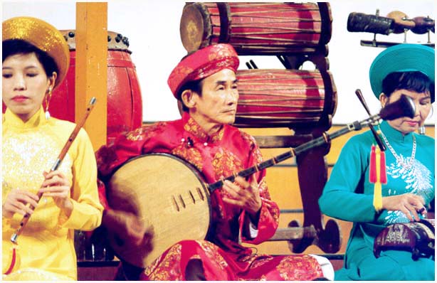 Nguyet-Dannhac.jpg (57005 bytes)